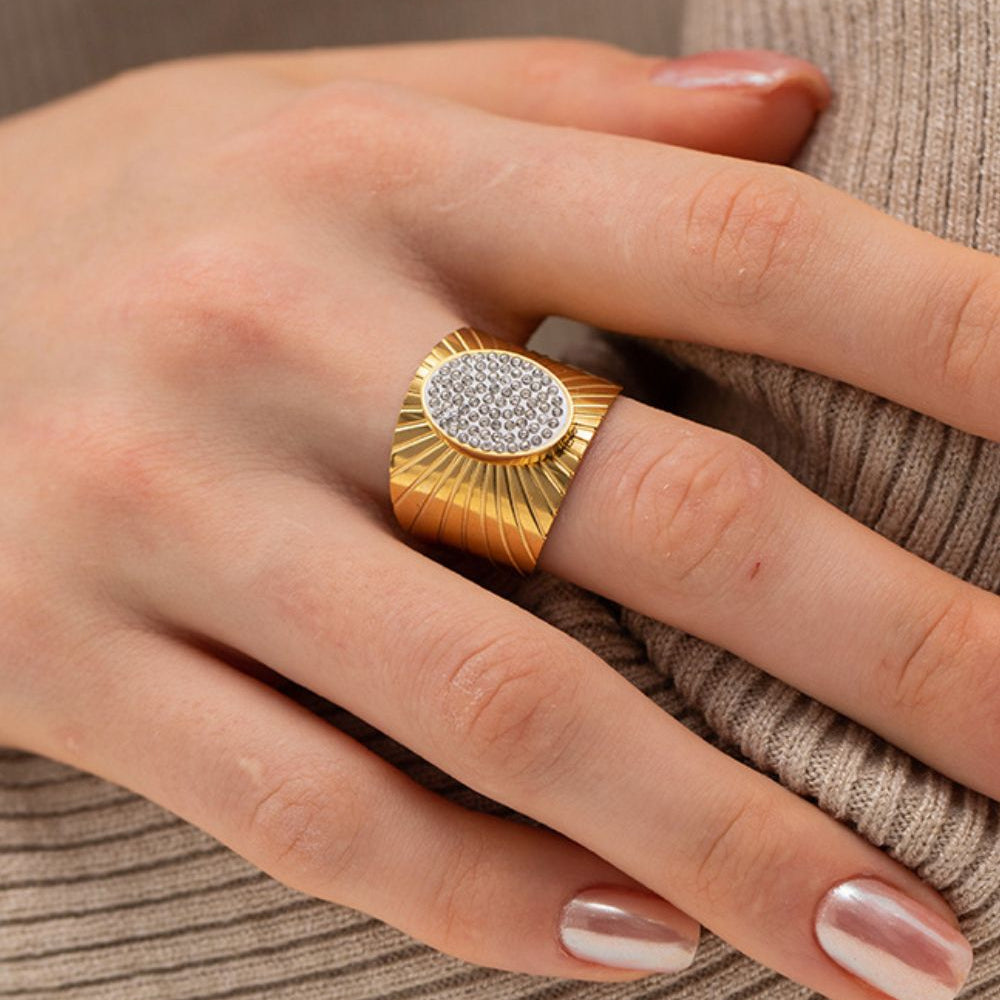 73c04329e8d24f4981200e857b56b8f4-Max