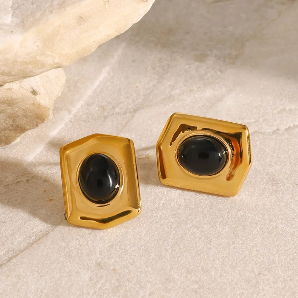 98acb670-a05f-410d-9c3a-c376773d1950-Max